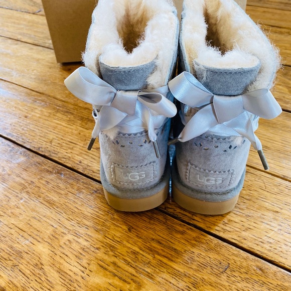 NIB UGG Women’s w dixi flora perforated boots - Picture 7 of 12